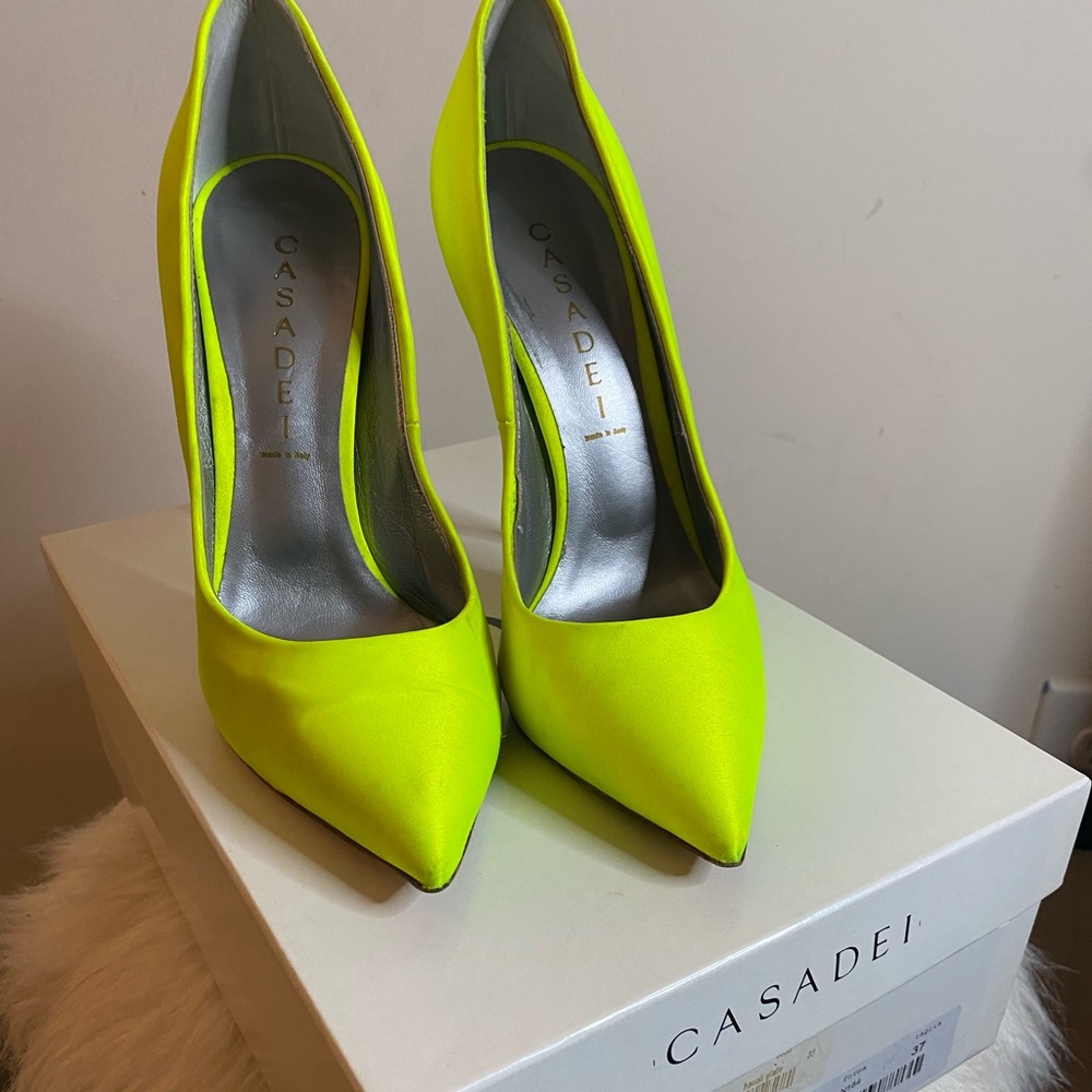 Casadei Hawaii Giallo Pumps